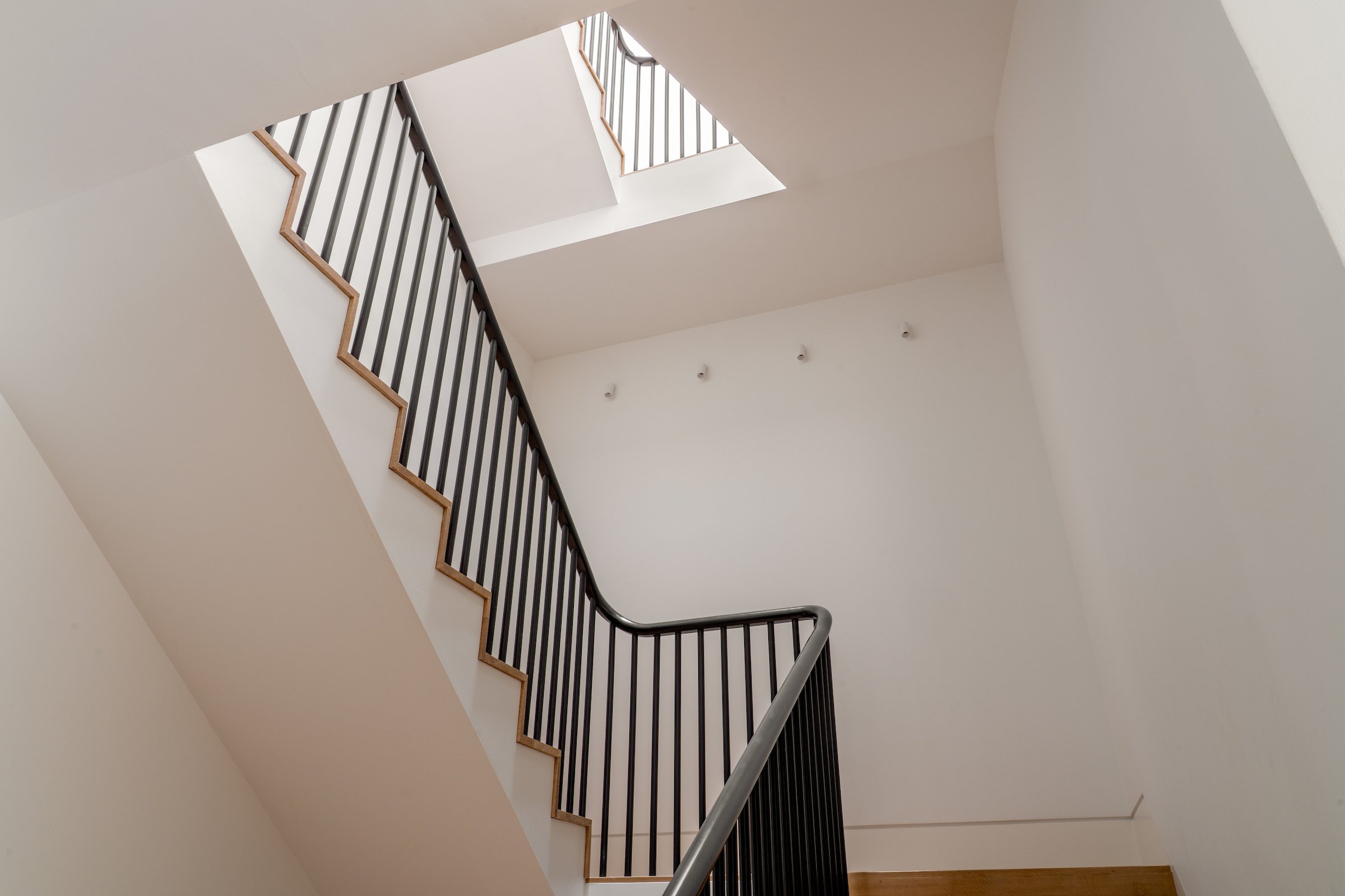   011 639 E St SE.jpg