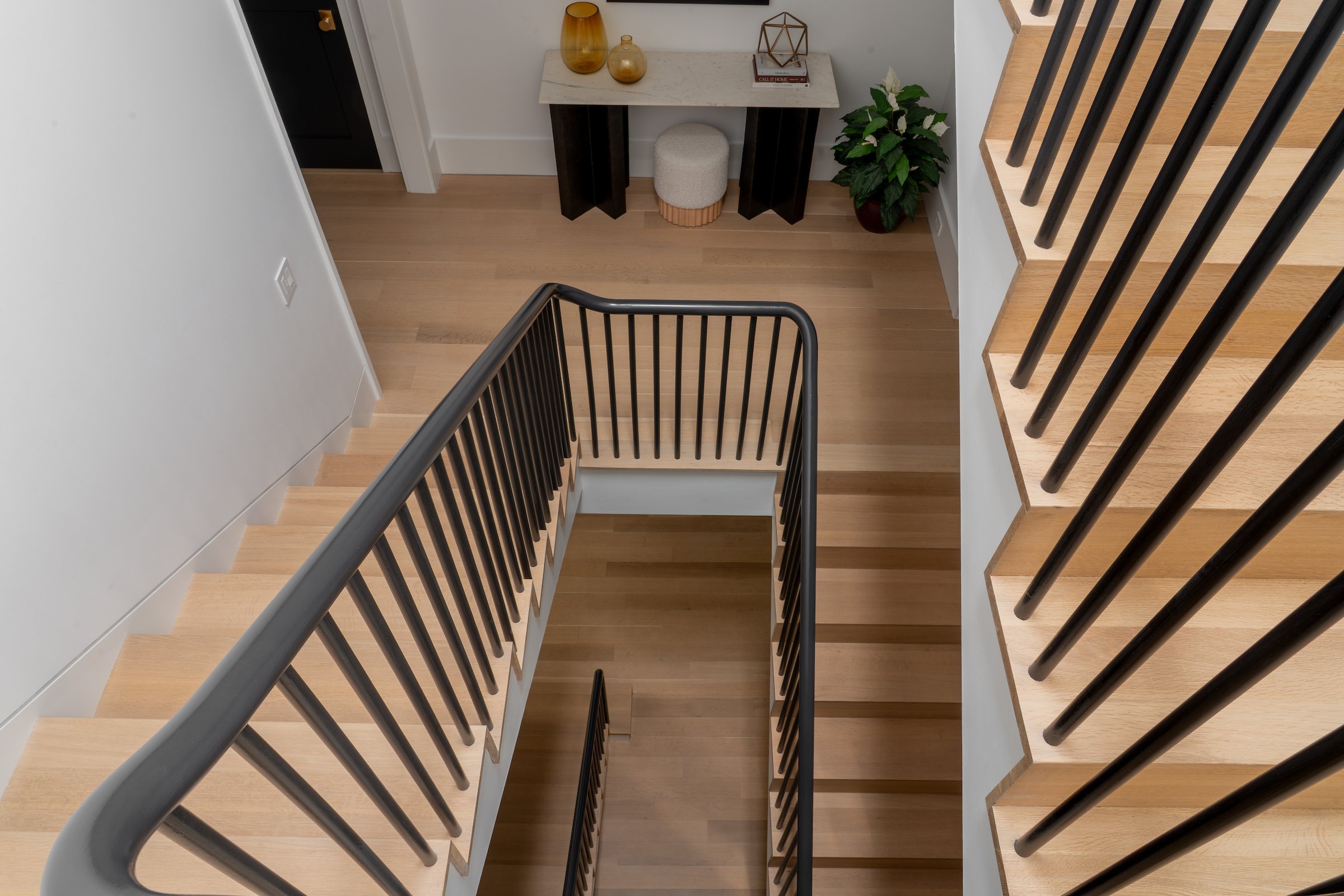   069 639 E St SE.jpg