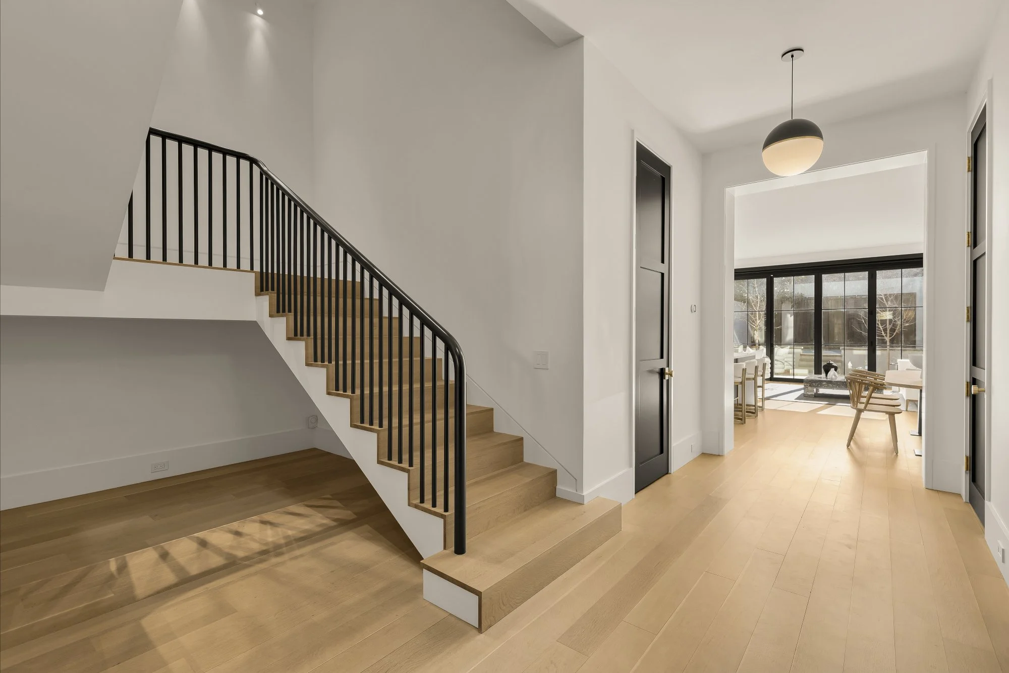 639 E St SE-0006.jpg