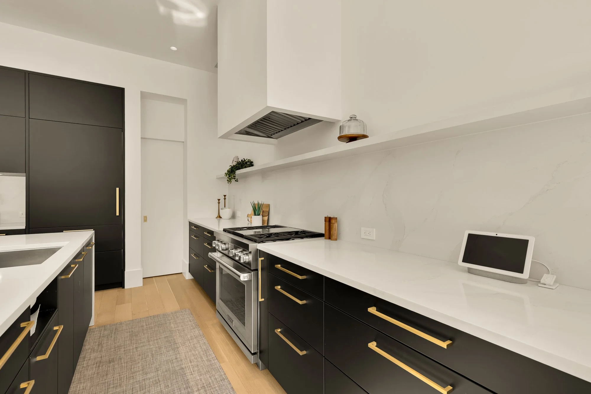 639 E St SE-0010.jpg