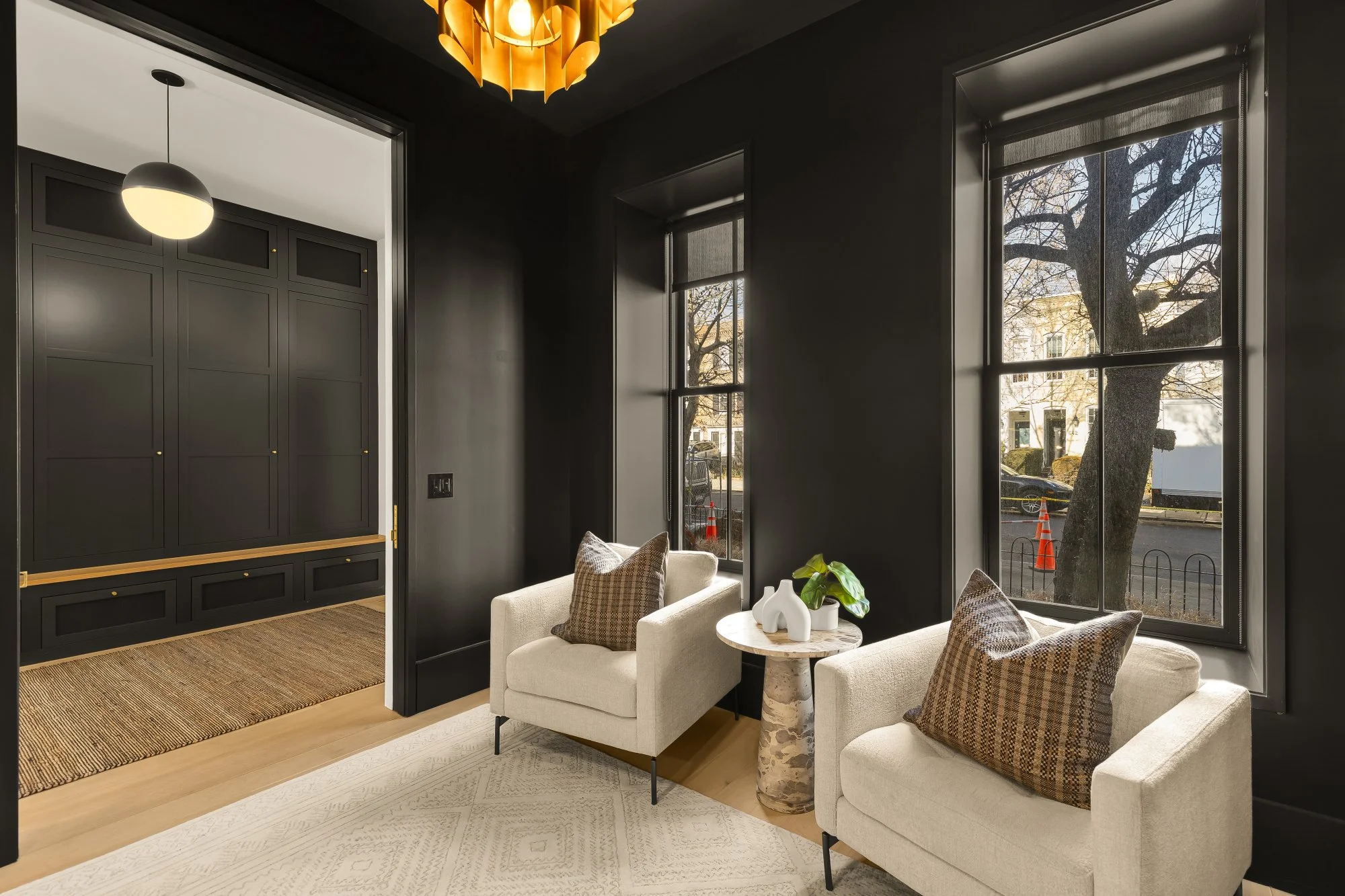 639 E St SE-0005.jpg