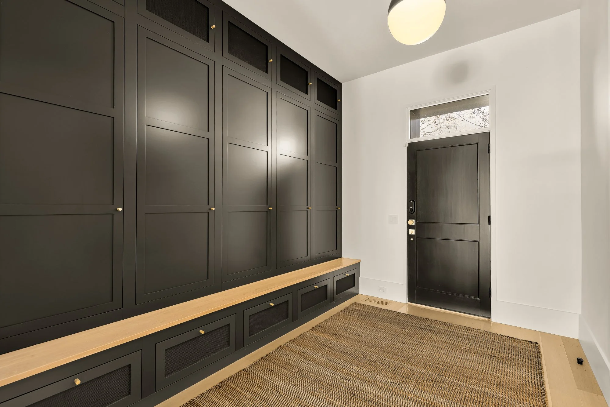 639 E St SE-0002.jpg