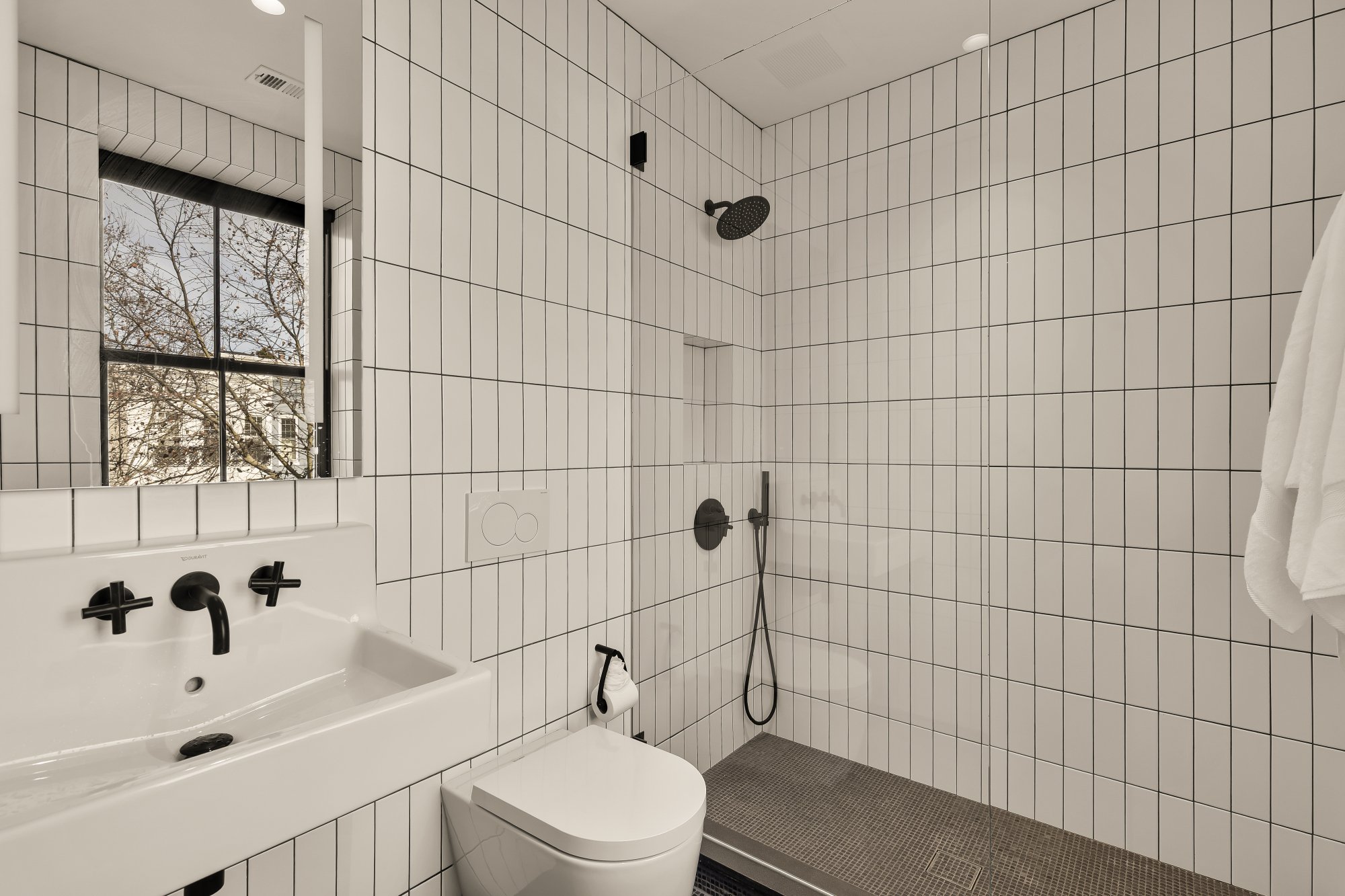 639 E St SE-0023.jpg