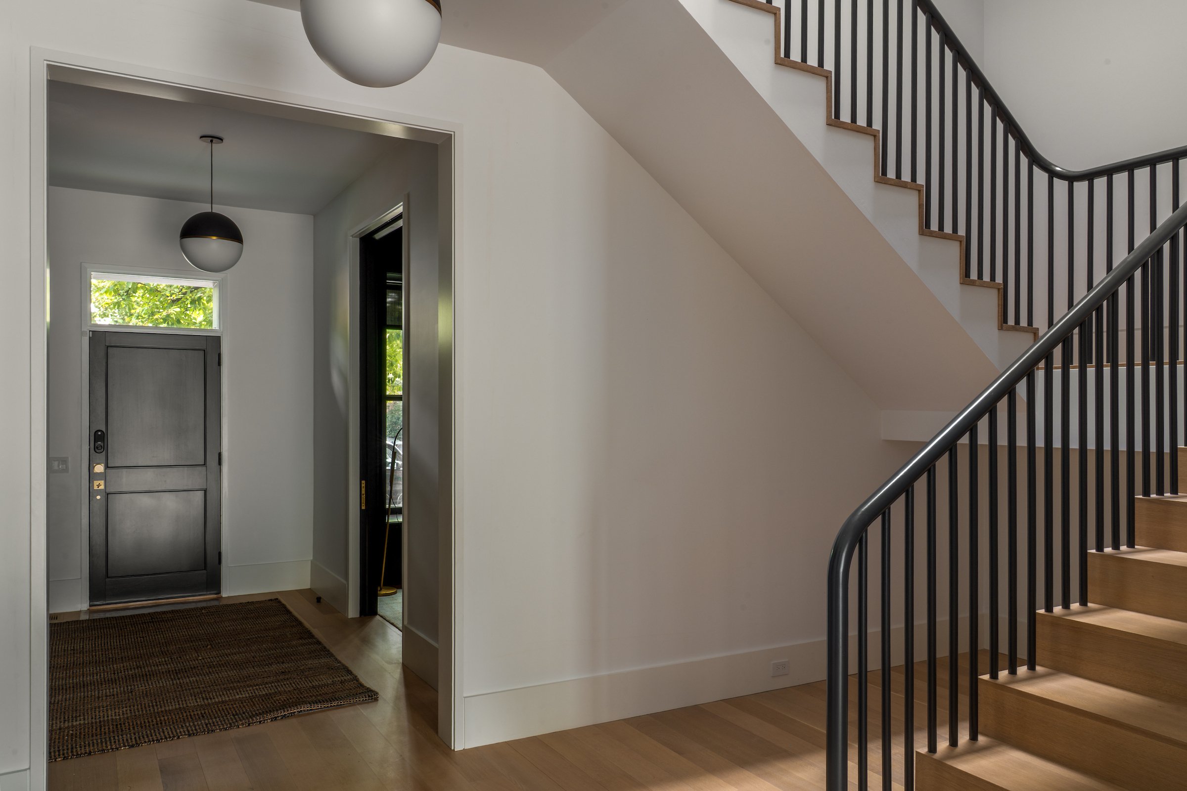   010 639 E St SE.jpg