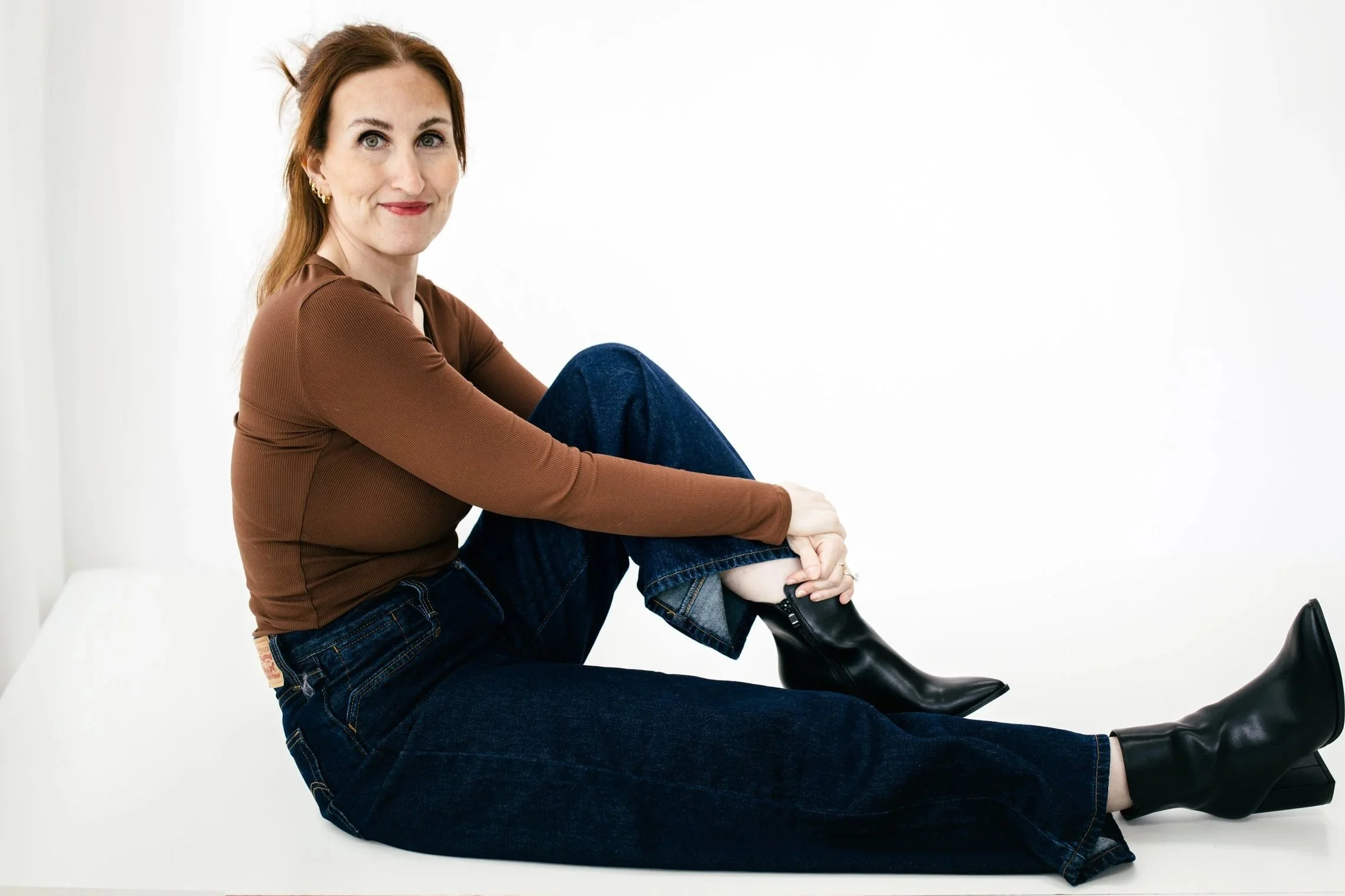 Samantha Skvaril, therapist specializing in ADHD in Illinois, seated casually on the floor.