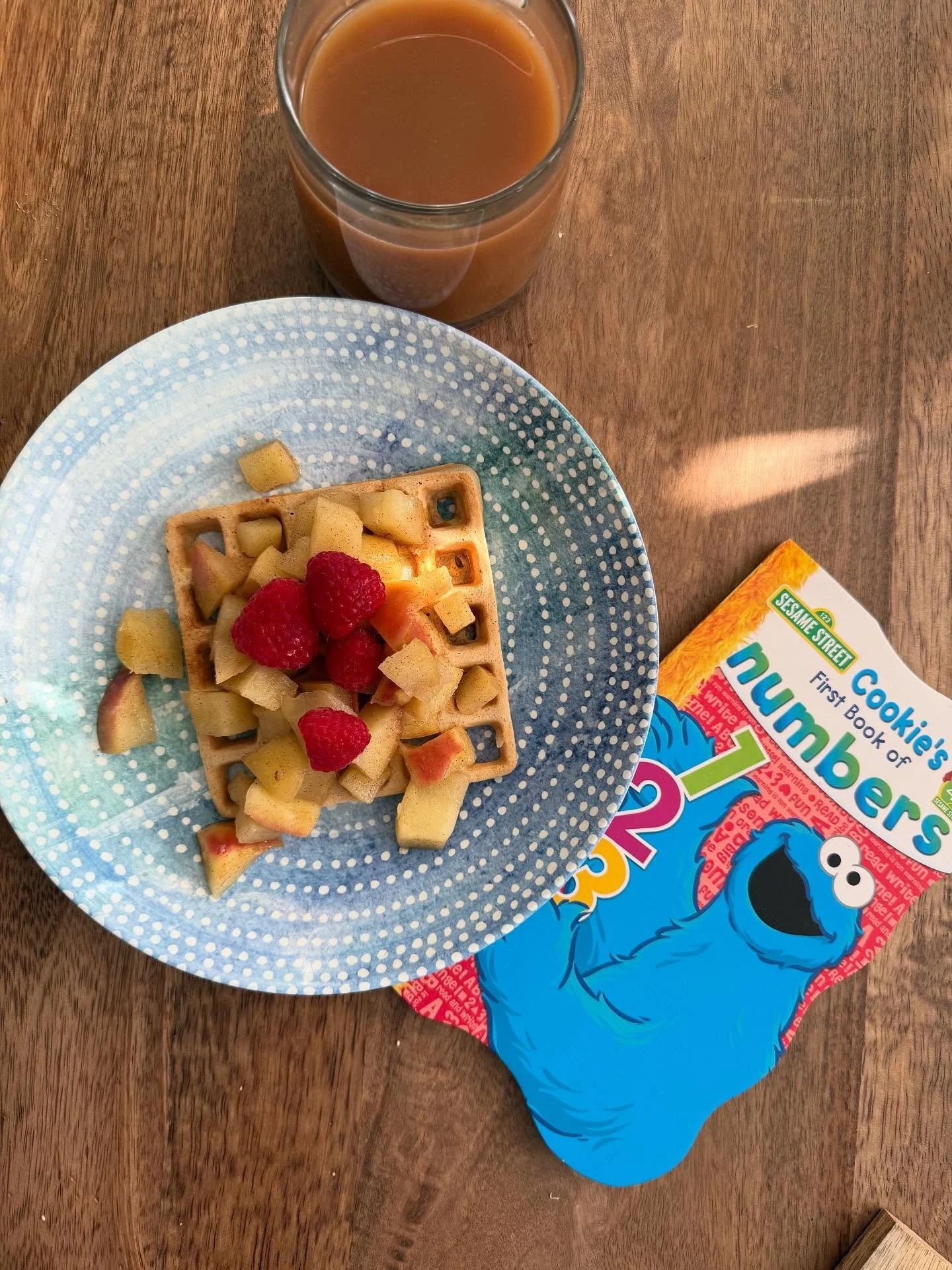 If your mornings feel rushed&hellip; start with ONE grounding step:
Stew an apple with ghee, cinnamon + cardamom.
Put it on anything&mdash;waffles, oatmeal, yogurt. Instant nourishment.  #ayurveda #breakfastinspo