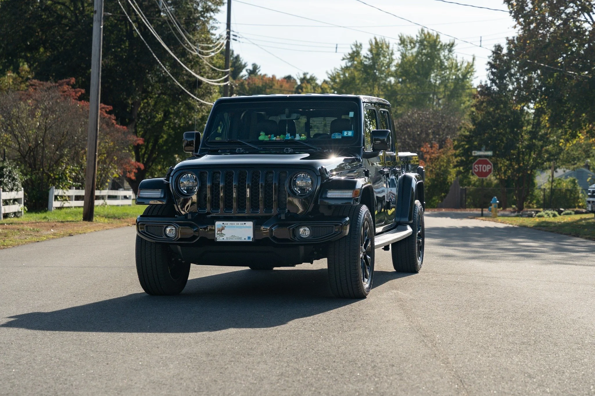 💎 This Jeep Gladiator came to us after the owner tried polishing it themselves — unfortunately, that led to more swirl marks and holograms instead of shine.
We performed a 2-step paint correction to remove the damage and restore depth and cla