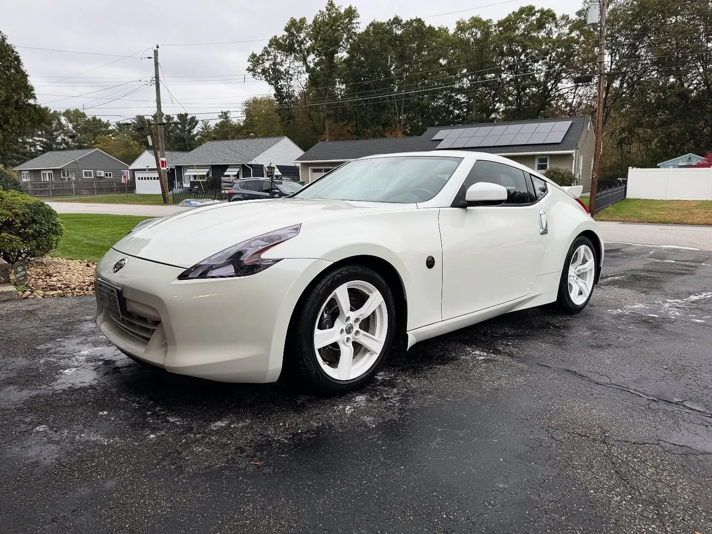 🚘 Full refresh for this Nissan 370Z!
This customer brought their car in for a much-needed interior detail, exterior wash, and spot paint correction to clean up some scratches and imperfections. The result? A deep-cleaned cabin, glossy paint, and a