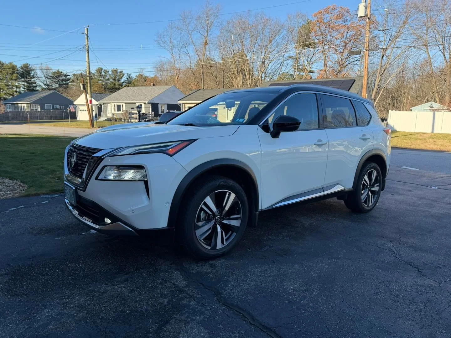 🚙✨ Premium Detail + 1-Step Paint Correction on this Nissan Rogue! ✨🚙

This Nissan Rogue came in rough &mdash; covered in bird droppings and tree sap that had baked into the paint. After a full Premium Detail Package and our 1-Step Paint Correction 