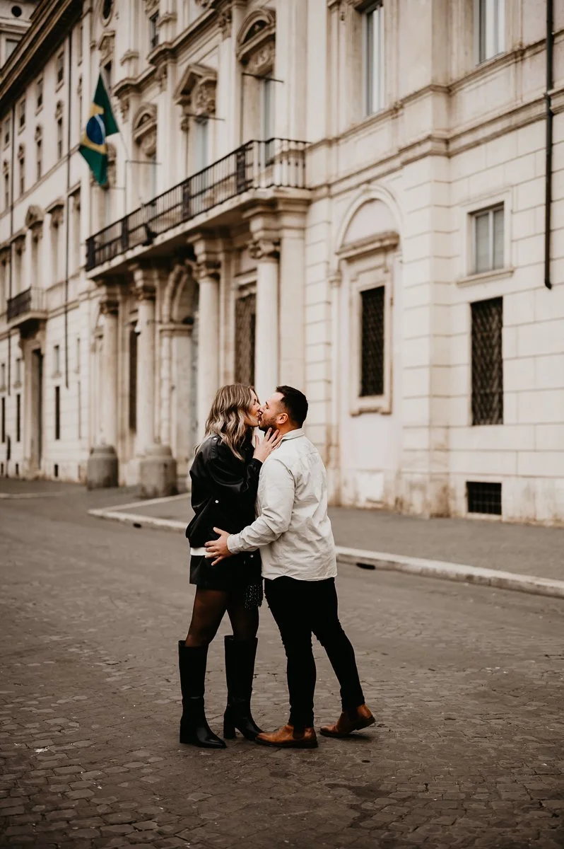 Casual-Rome-Italy-Proposal-in-Piazza-Photos-9.jpg