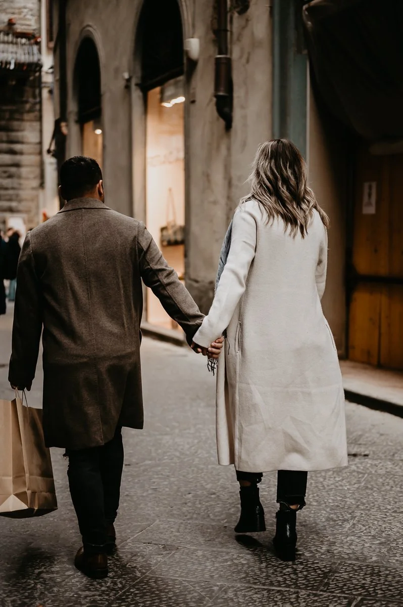 Couple-Photos-along-streets-of-Florence-1.jpg