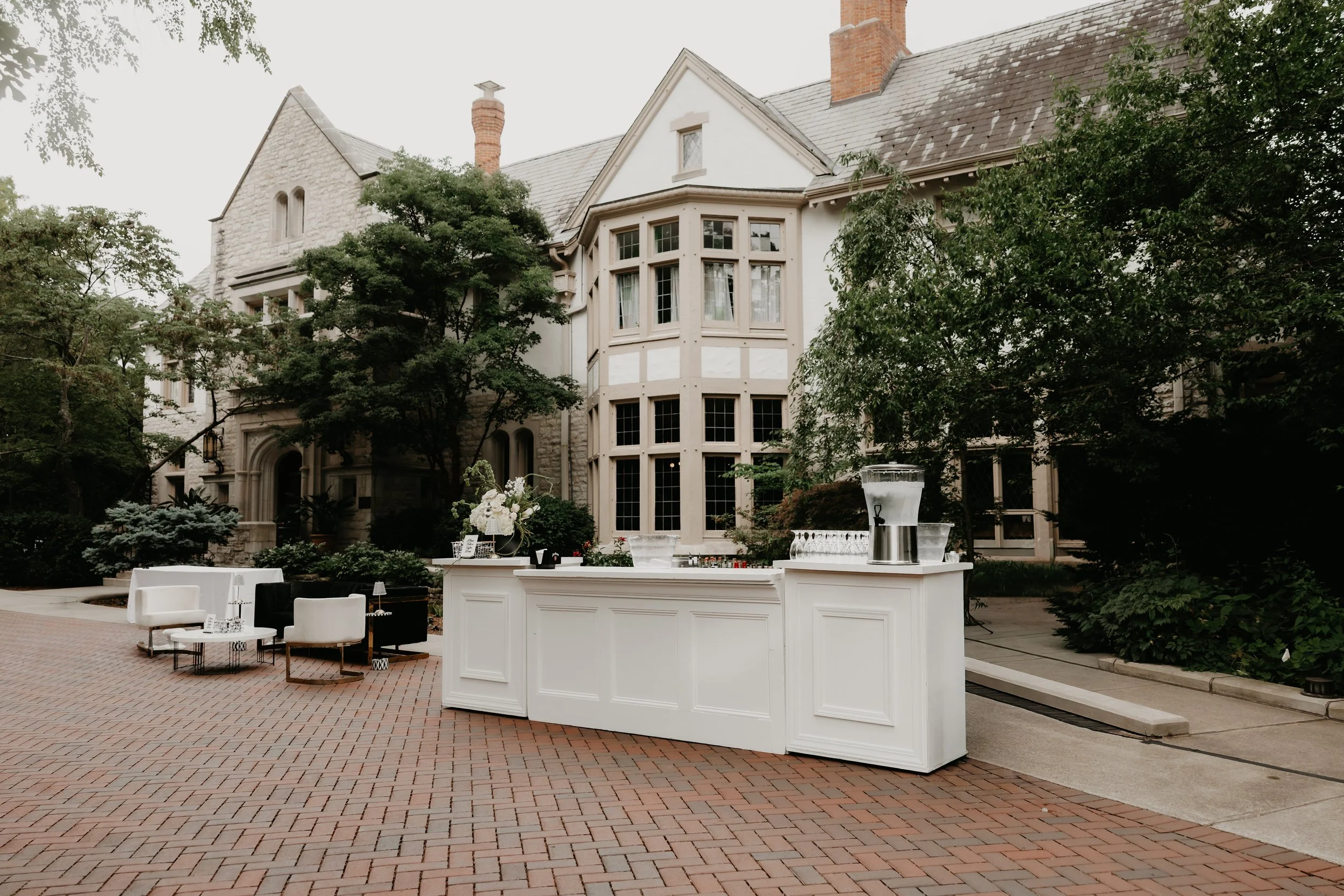 Outdoor cocktail bar and lounge seating in front of the Ohio Governor’s Residence and Heritage Garden in Bexley, Ohio, photographed by Julia Brown Photo.