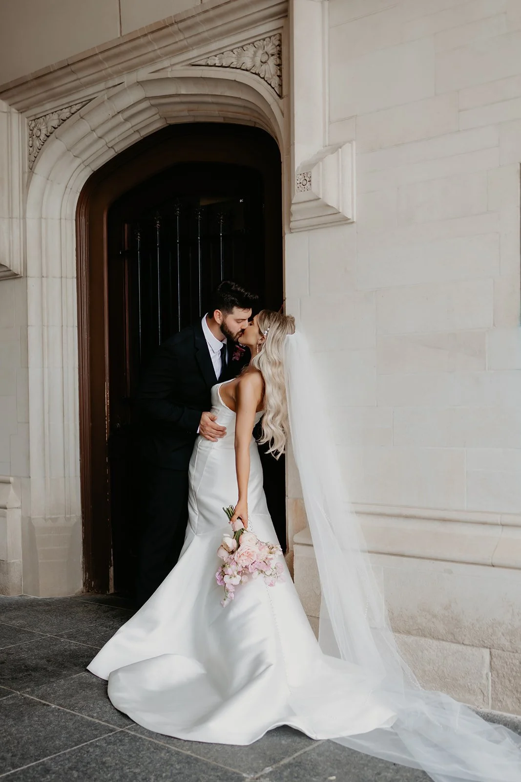 elegant-classic-columbus-bride-groom-photos-by-julia-brown-photo-1-2.jpg