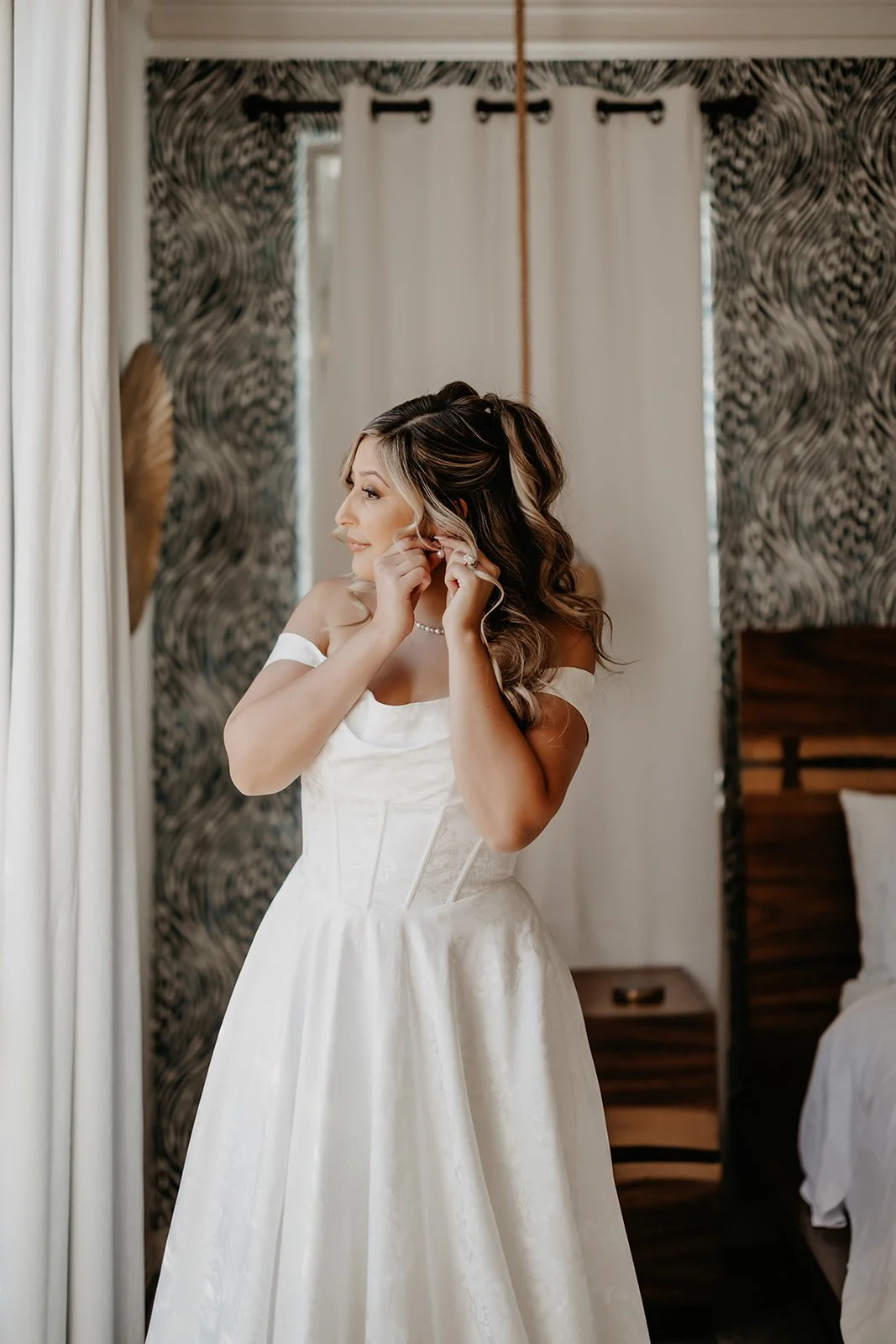 elegant-destination-bride-getting-ready-wedding-portrait-photo-julia-brown-photo-1.jpg