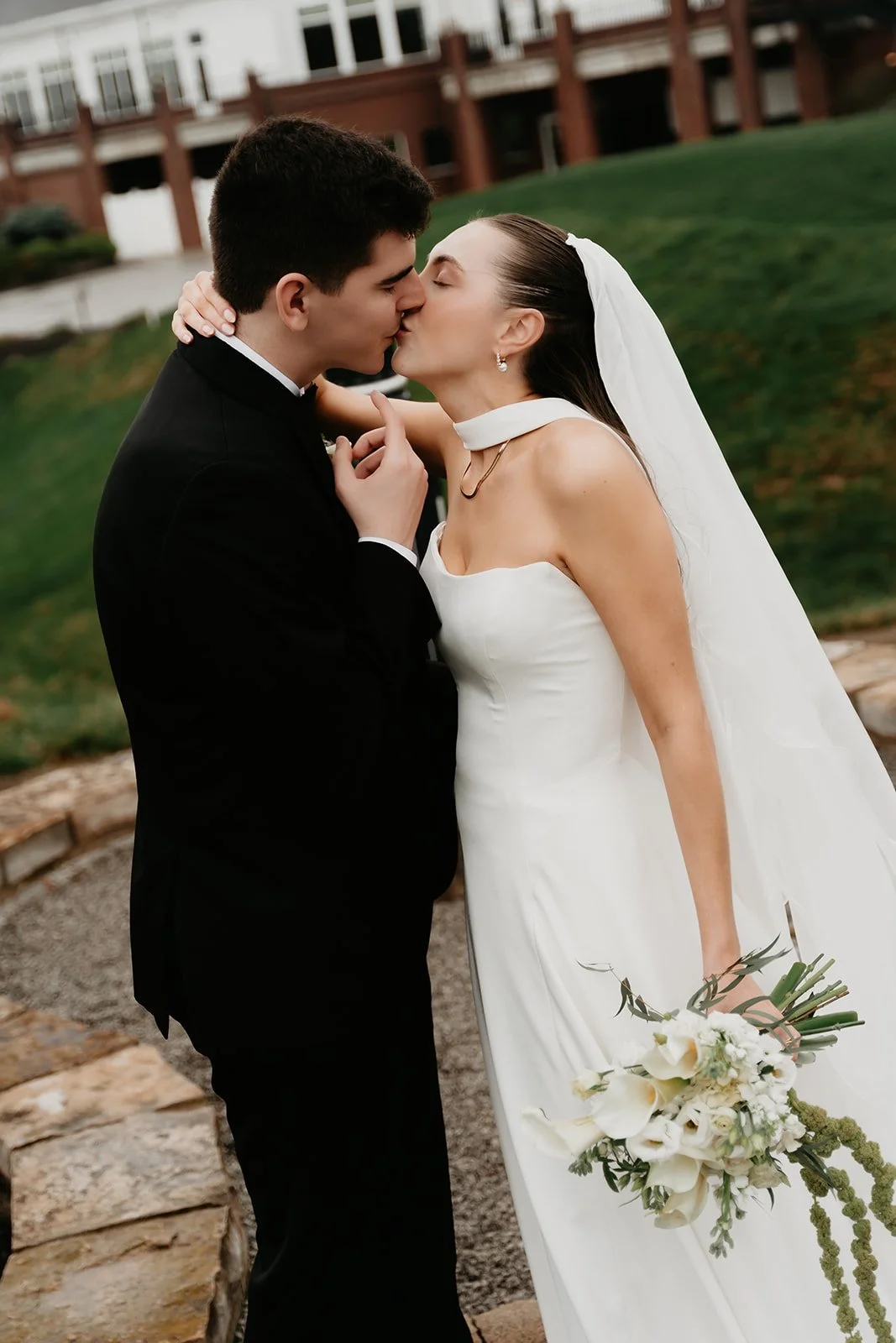 findlay-country-club-spring-wedding-bride-and-groom-photos-by-julia-brown-photo-2.jpg