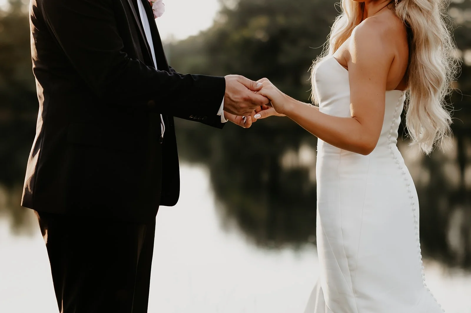 The-Wellspring-Summer-Wedding-Bride-Groom-Photos-101.jpg