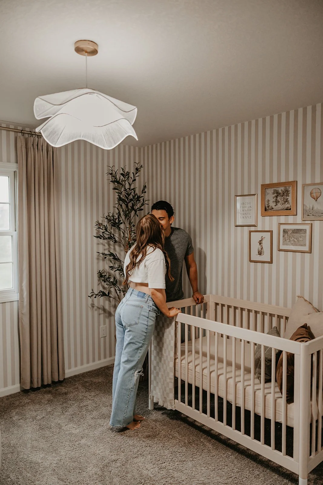 Columbus--Ohio-Indoor-Nursery-Maternity-Session-Julia-Brown-Photo.jpg