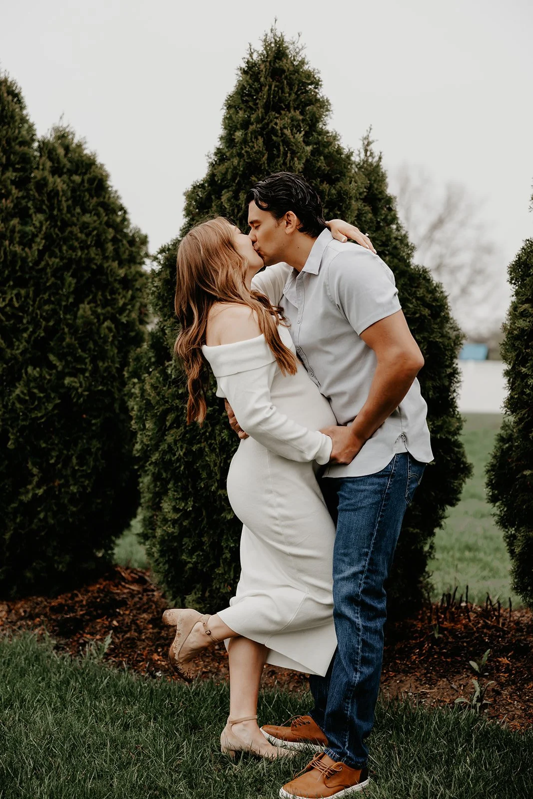 Columbus-Ohio-Outdoor-Maternity-Session-Julia-Brown-Photo.jpg