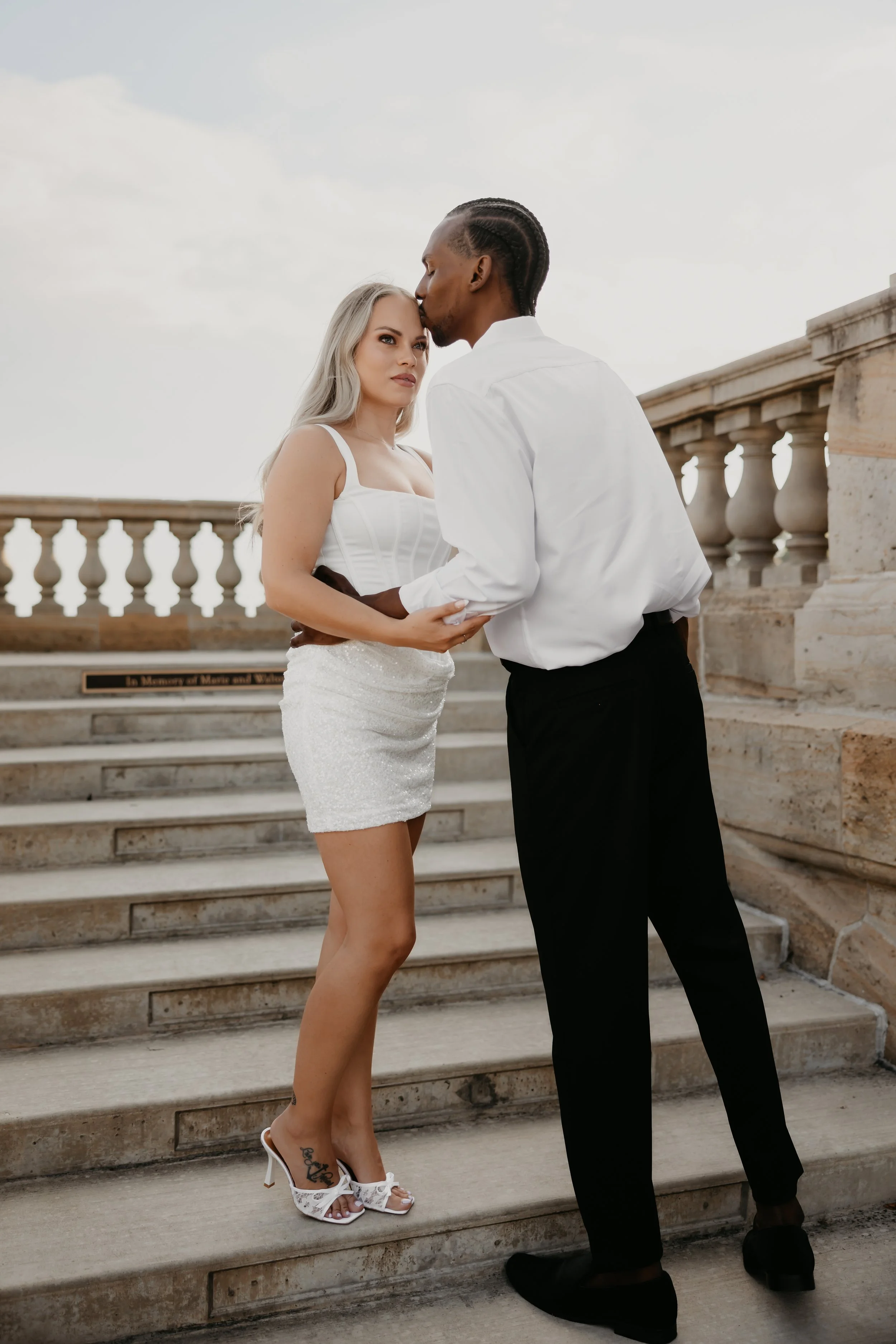 Elegant Engagement Portraits at the Dayton Art Institute