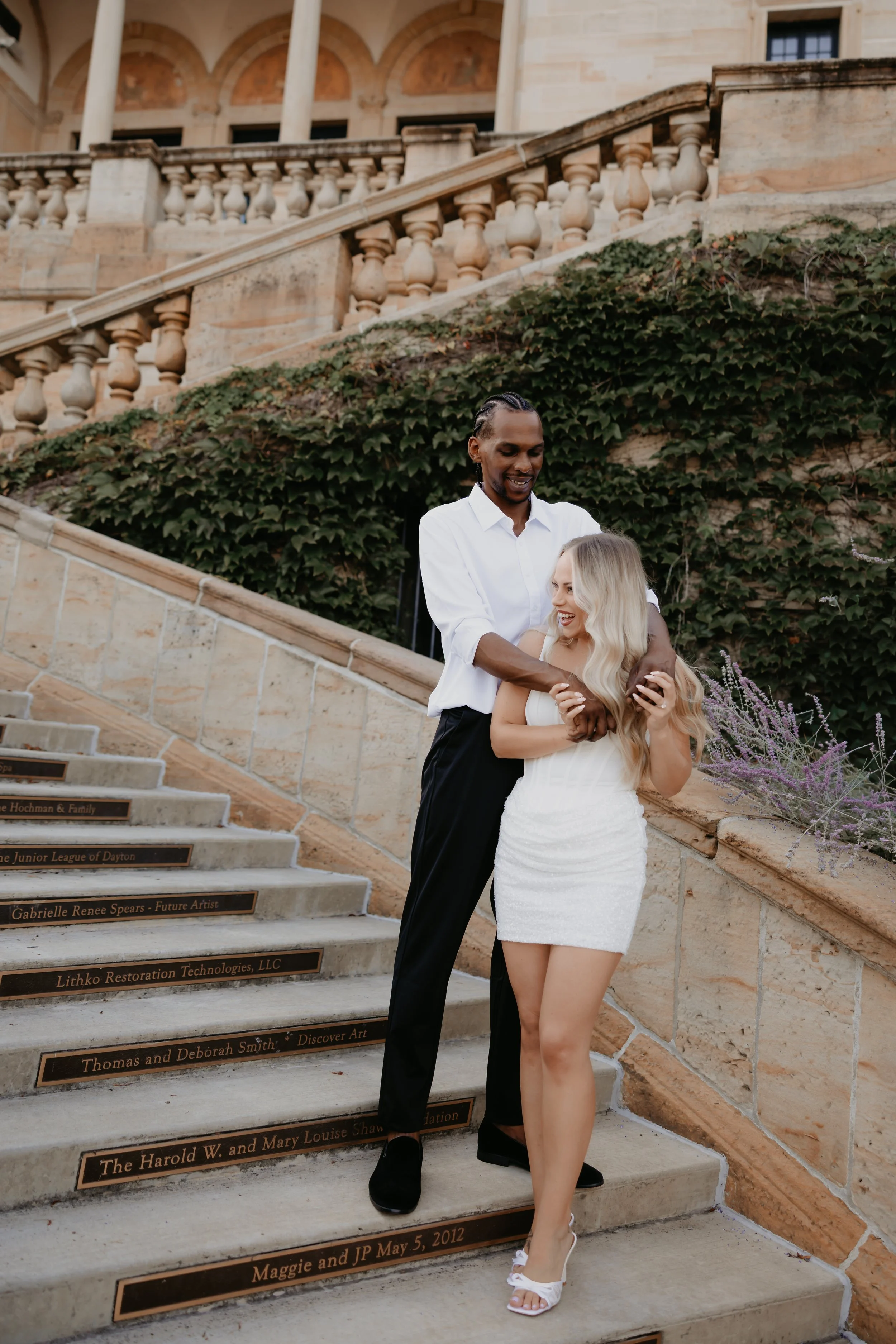 Elegant Dayton Art Institute Engagement Photoshoot