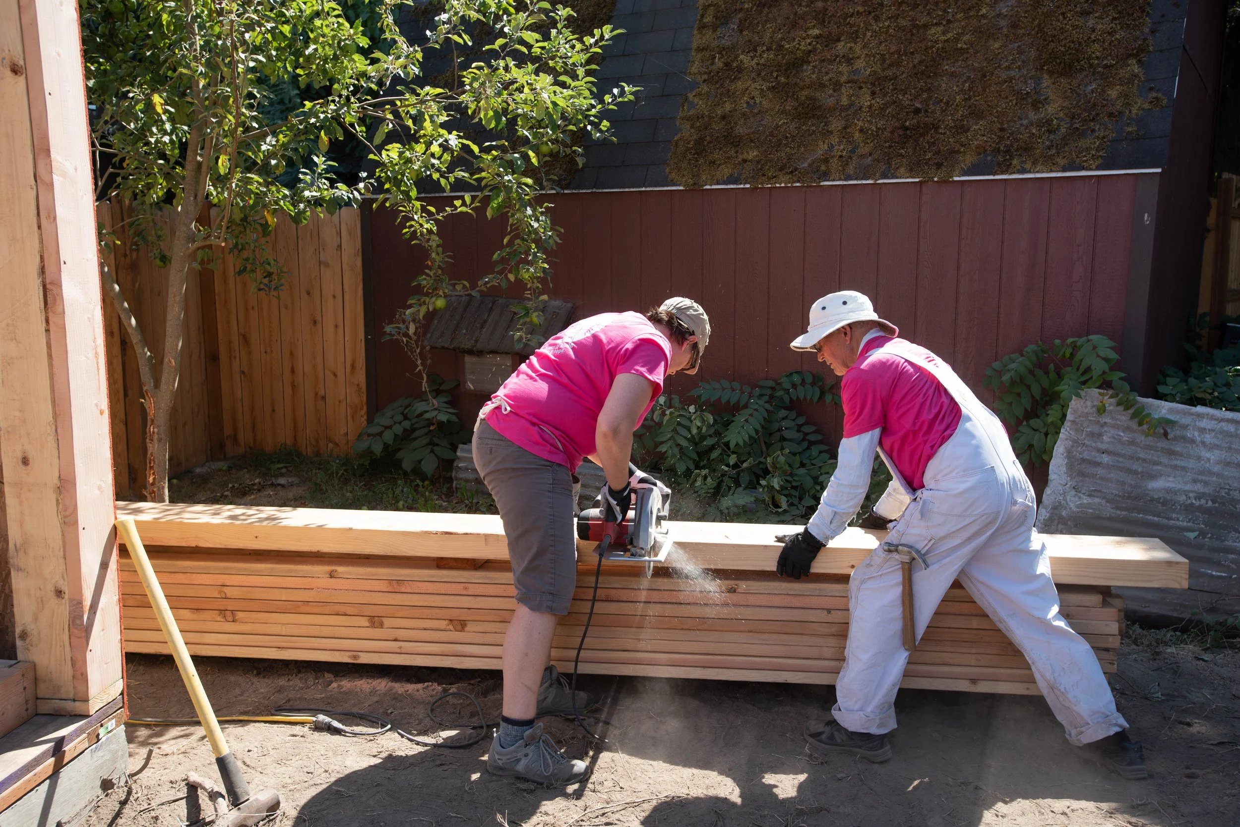 WomenBuild10915.jpg