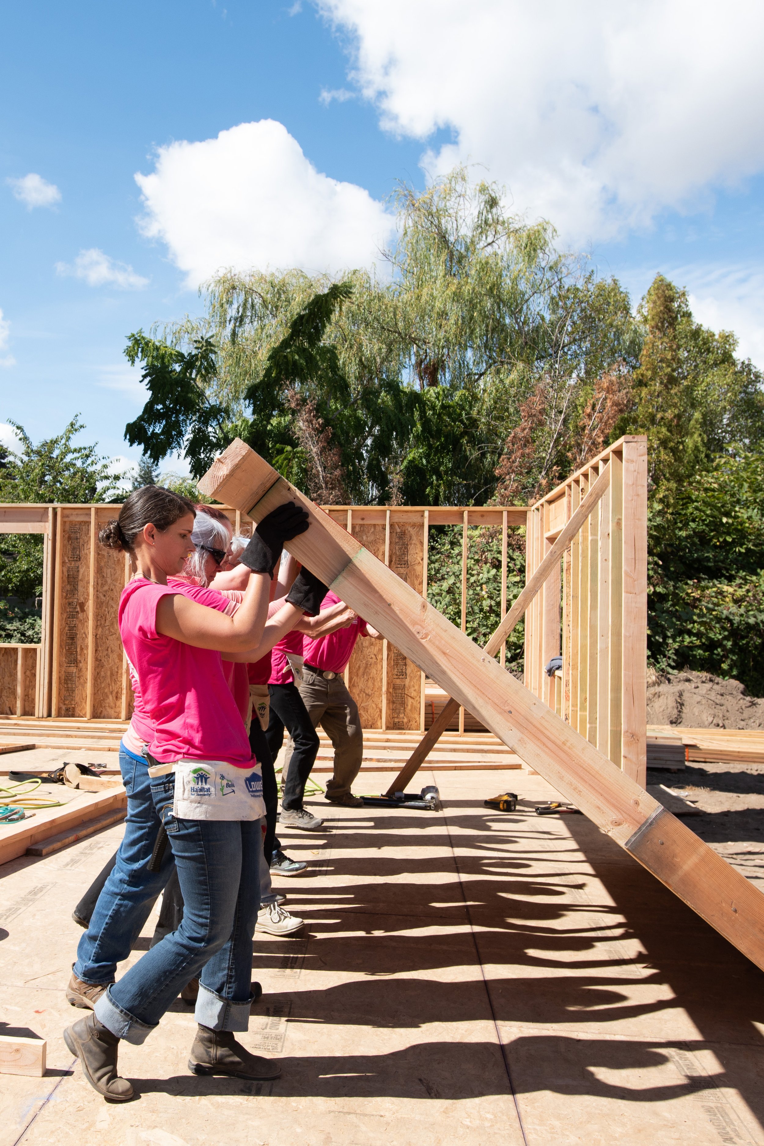 WomenBuild10955.jpg