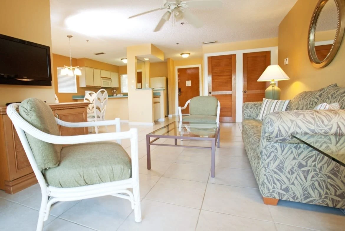 legacy-vacation-resorts-palm-coast-living-room-1170x785.jpg