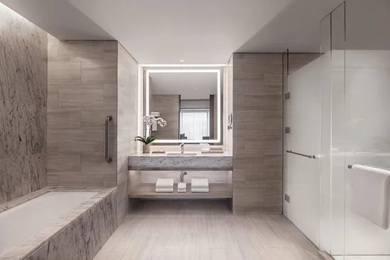 deluxe-suite-bathroom.jpg