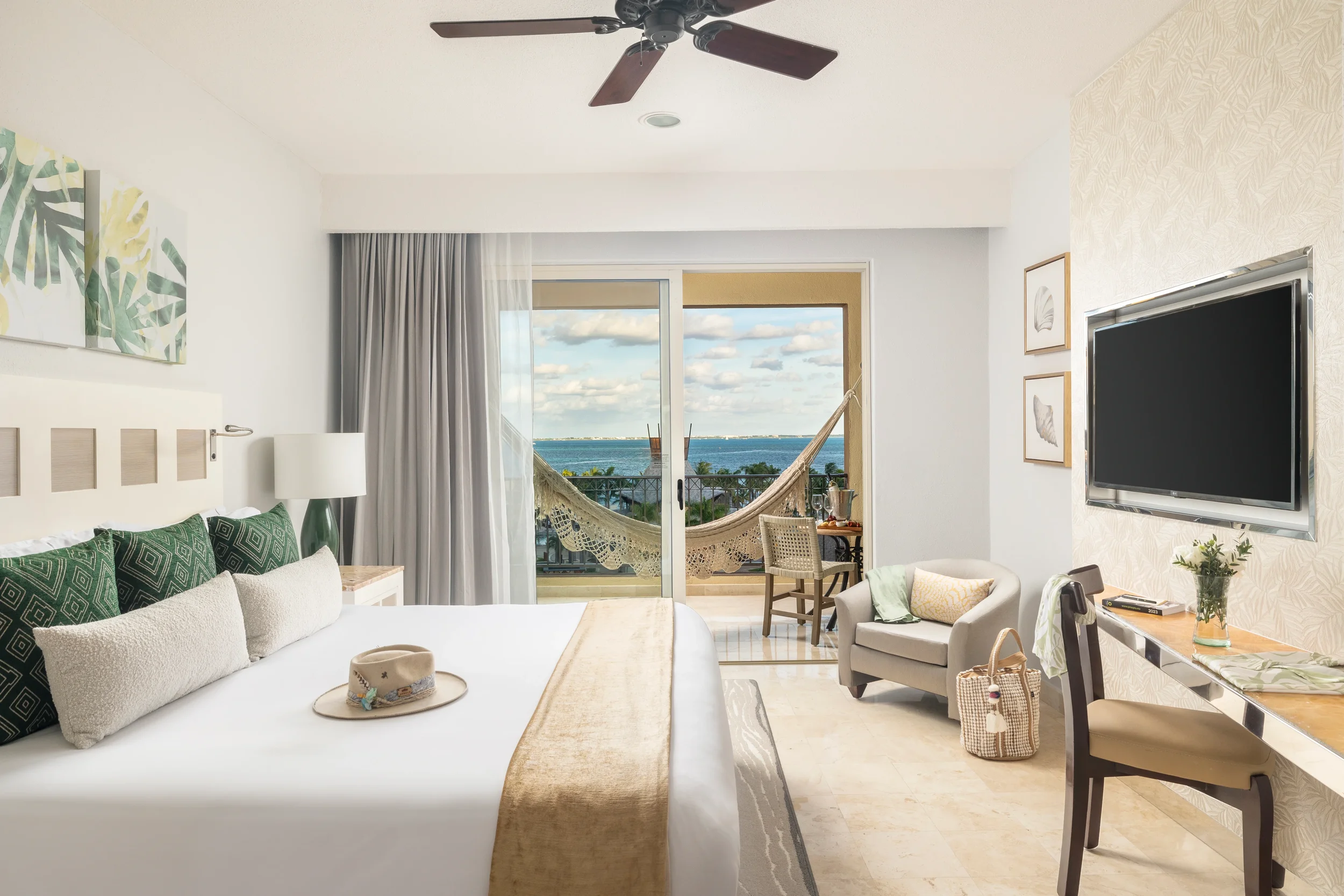 deluxe-suite-ocean-view-villa-palmar-cancun.webp