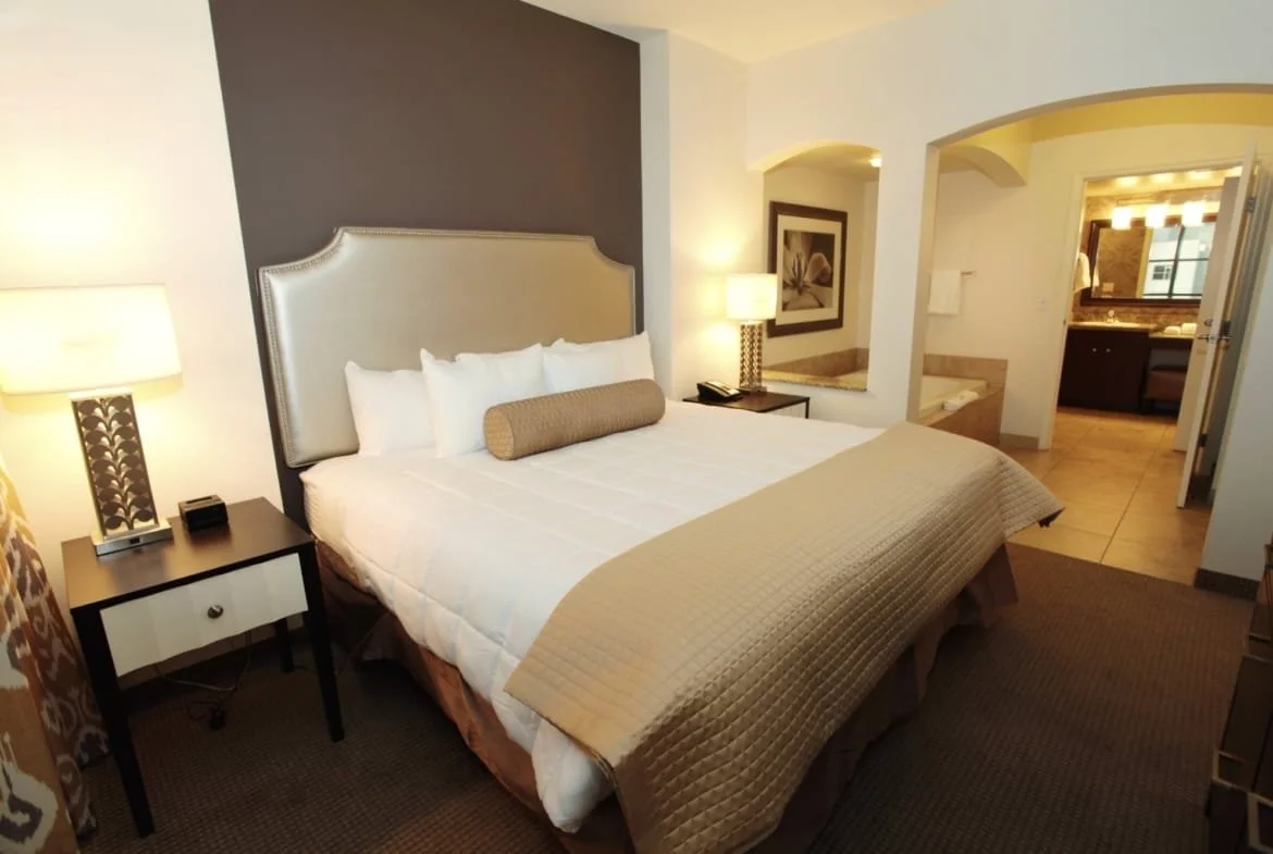 grandview-at-las-vegas-master-bed-1170x785.jpg