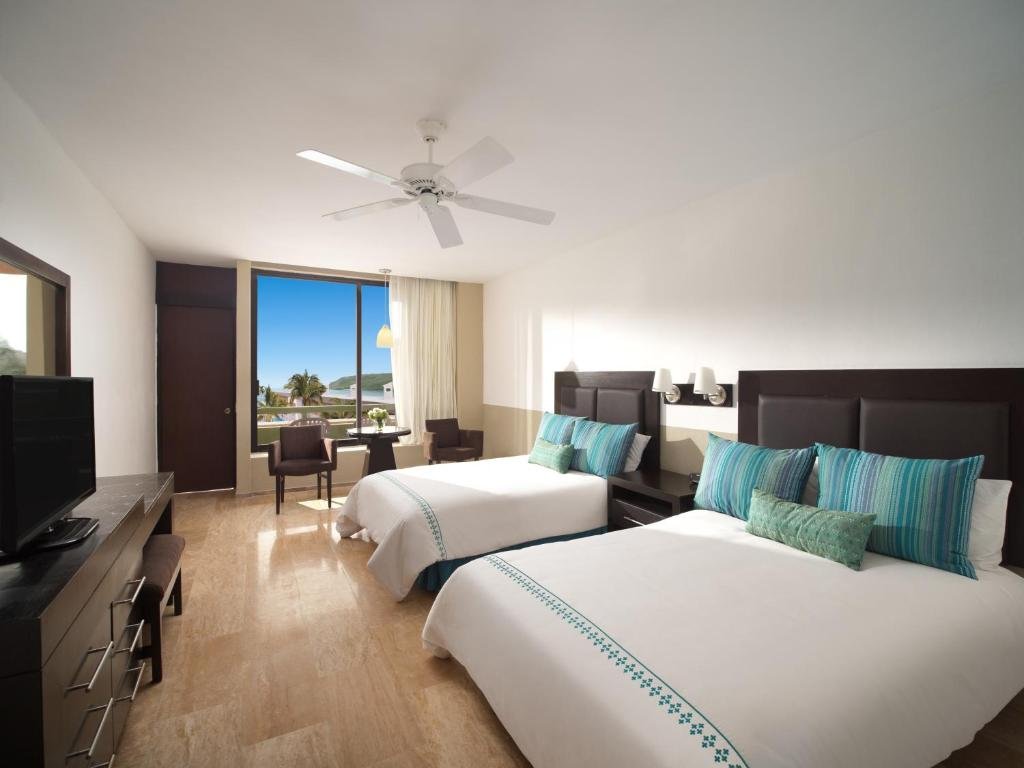 CastillaBeach 1.jpg