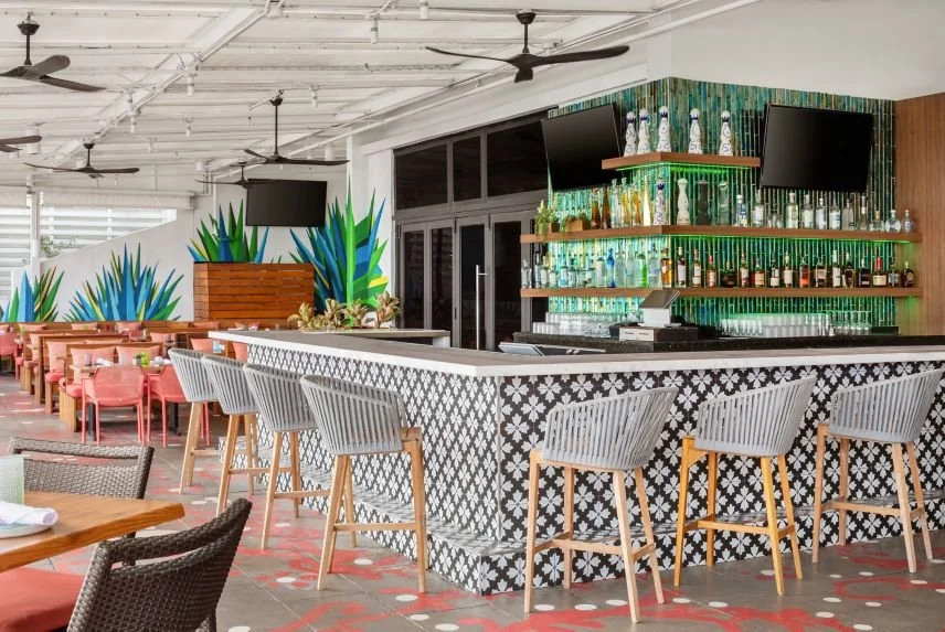 wi-flllw-lona---patio-bar-11870_Classic-Hor.jpg