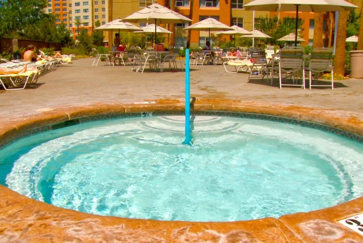grandview-at-las-vegas-hot-tub-1170x785.jpg
