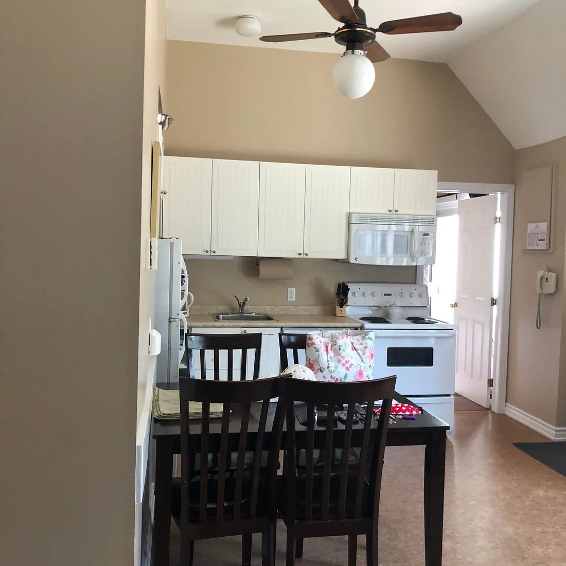 mountain-view-villas (kitchen 2.jpg