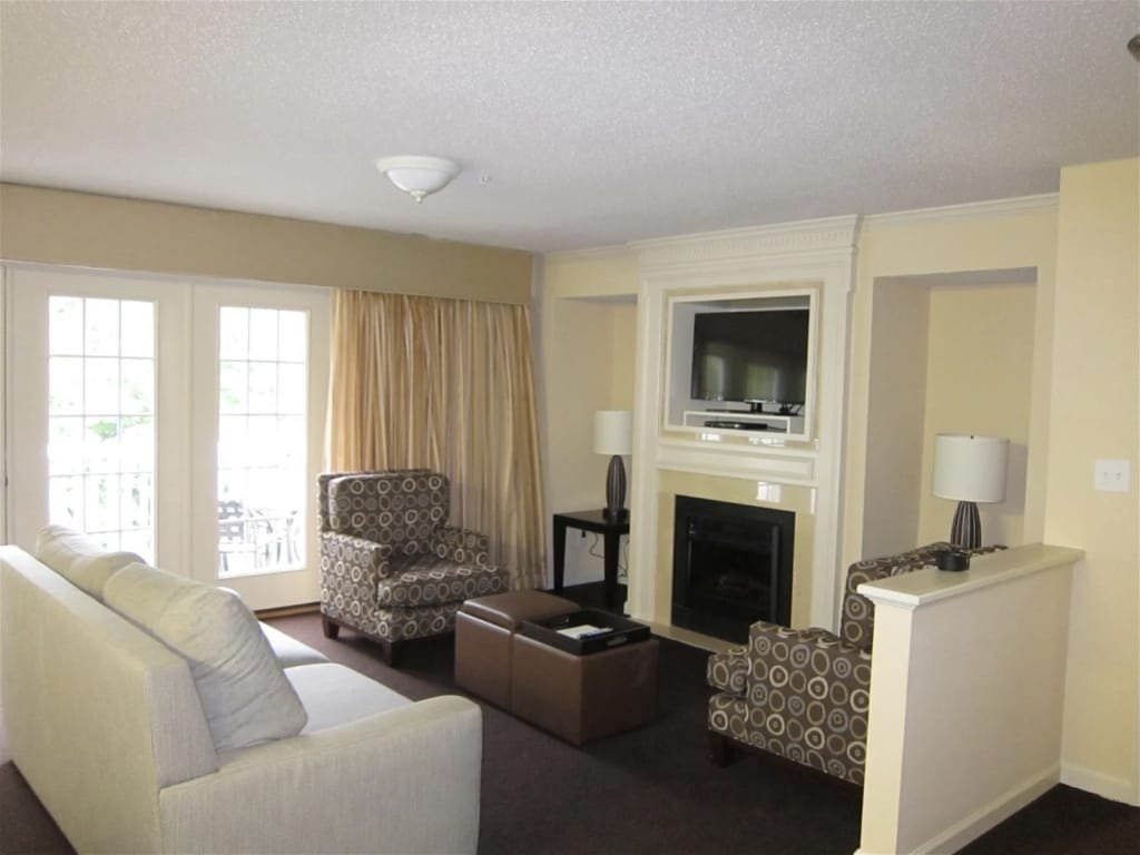 Greensprings-Vacation-Resort-Living-Room-1024x768.jpg
