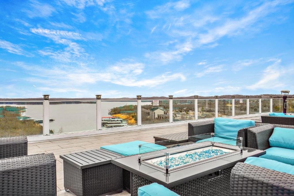 Bransons-Nantucket-balcony-fire-pit.jpg