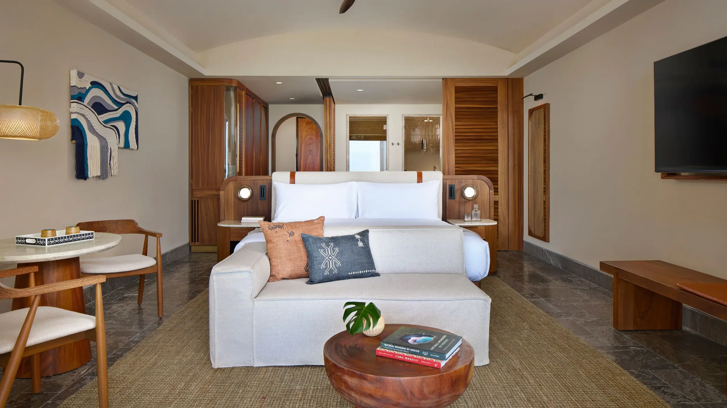CANPH-P0001-King-Room-Interior-View-Artwork.16x9.webp