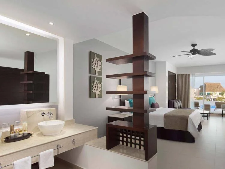 junior-suite-swim-up-platinum.jpg