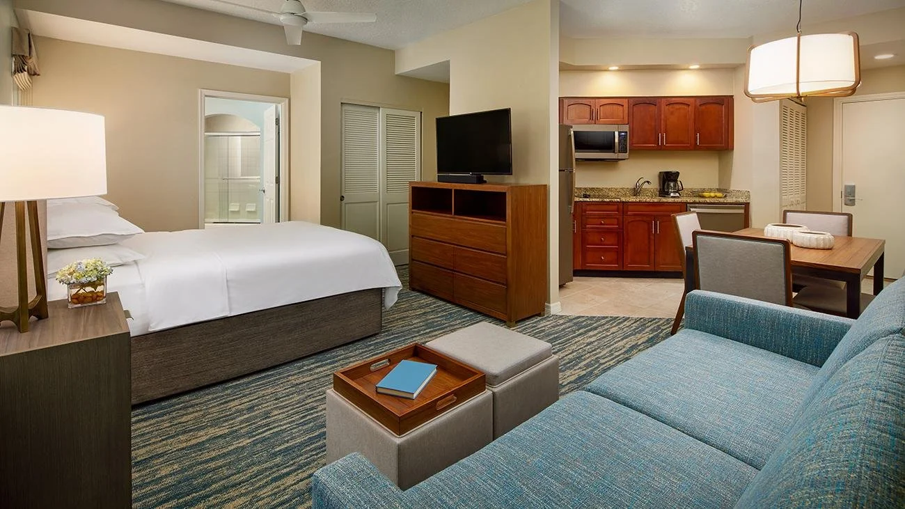 PT-3487_SheratonVistanaResort_villainterior_Lakes_Studio_Lockoff_STDO_ZZAA_Living_Bed_Kitchen_svoMCOSVsb-198004_16_9.jpg