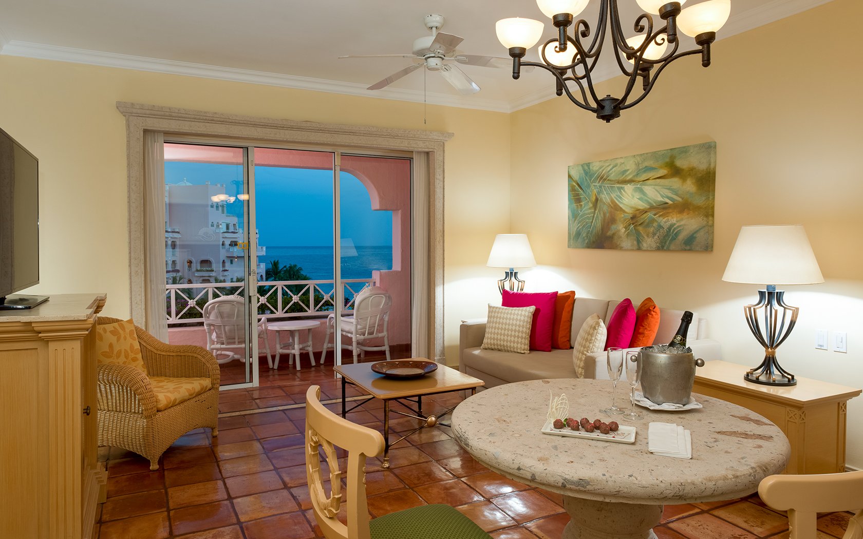 pb-rose-rooms-luxurysuite-04-60df39fe3ba12.jpg