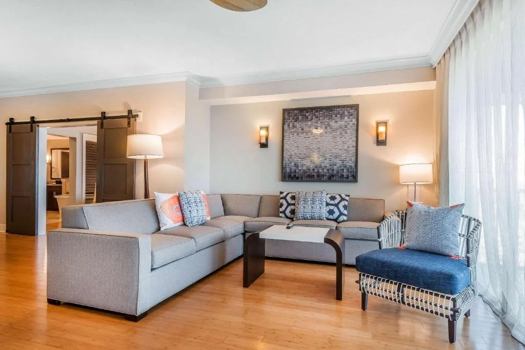 Bluegreen-Vacations-The-Fountains-livingroom.jpg