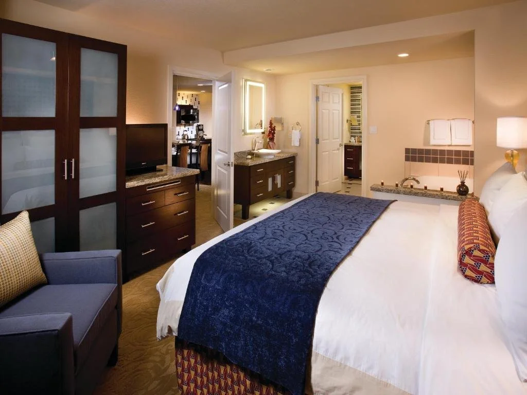 Marriotts-Grand-Chateau-master-bedroom.jpg