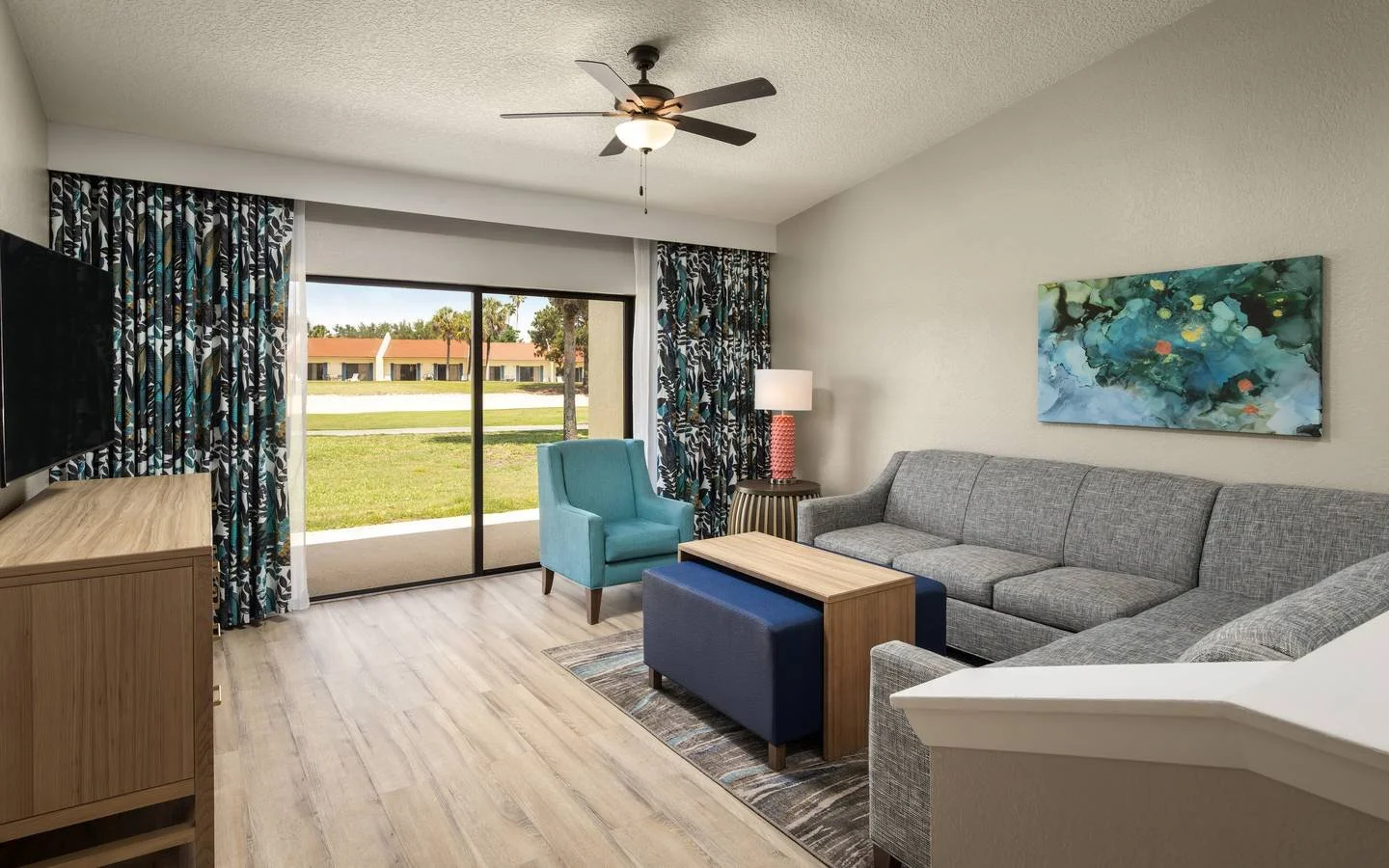 25HICV_OLR_WV_PROP-INT_2BR_Livingroom_44_T12N_CDXN_4320x2700-HICV.jpg