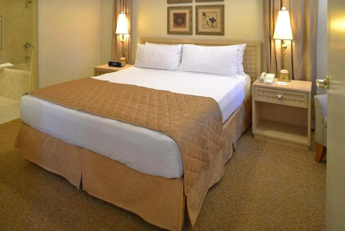 hilton-grand-vacations-polo-towers-las-vegas-bedroom-1170x785.jpg
