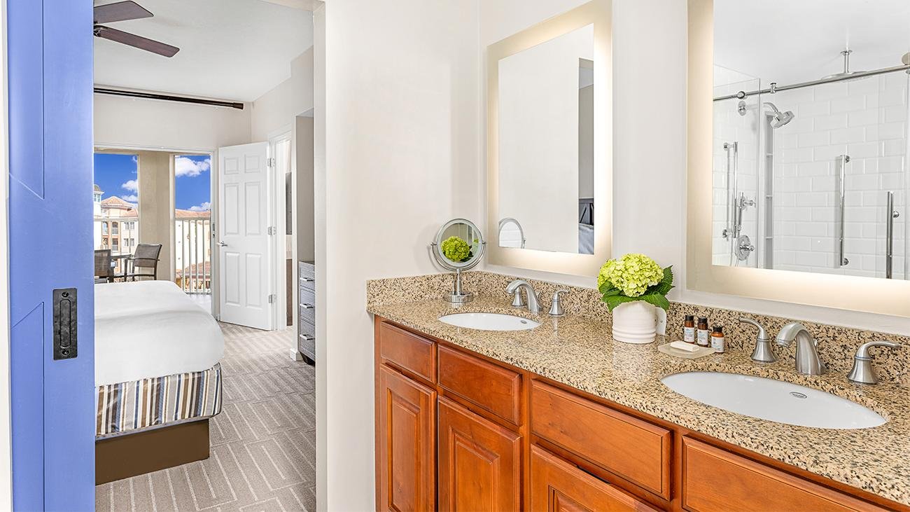 SUPPORT-8140_GrandeVista_villainterior_2br-3br_THMV-ZZAO_MasterBath_mvcMCOGVmba-202357_16_9.jpg