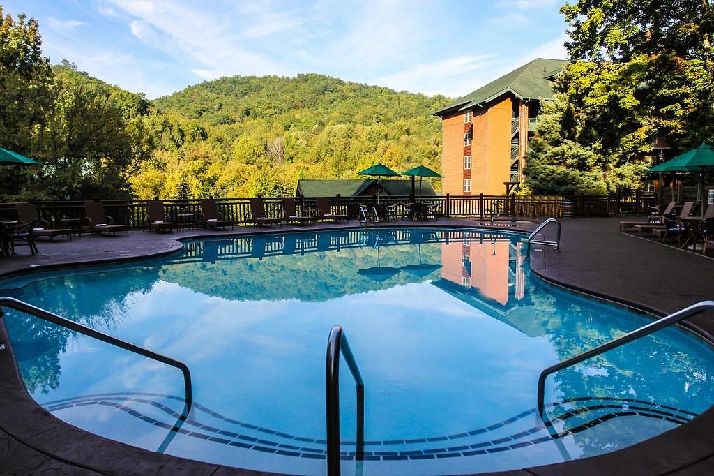 Westgate_Smoky_Mountain_Resort_Water_Park-pool-min.jpg