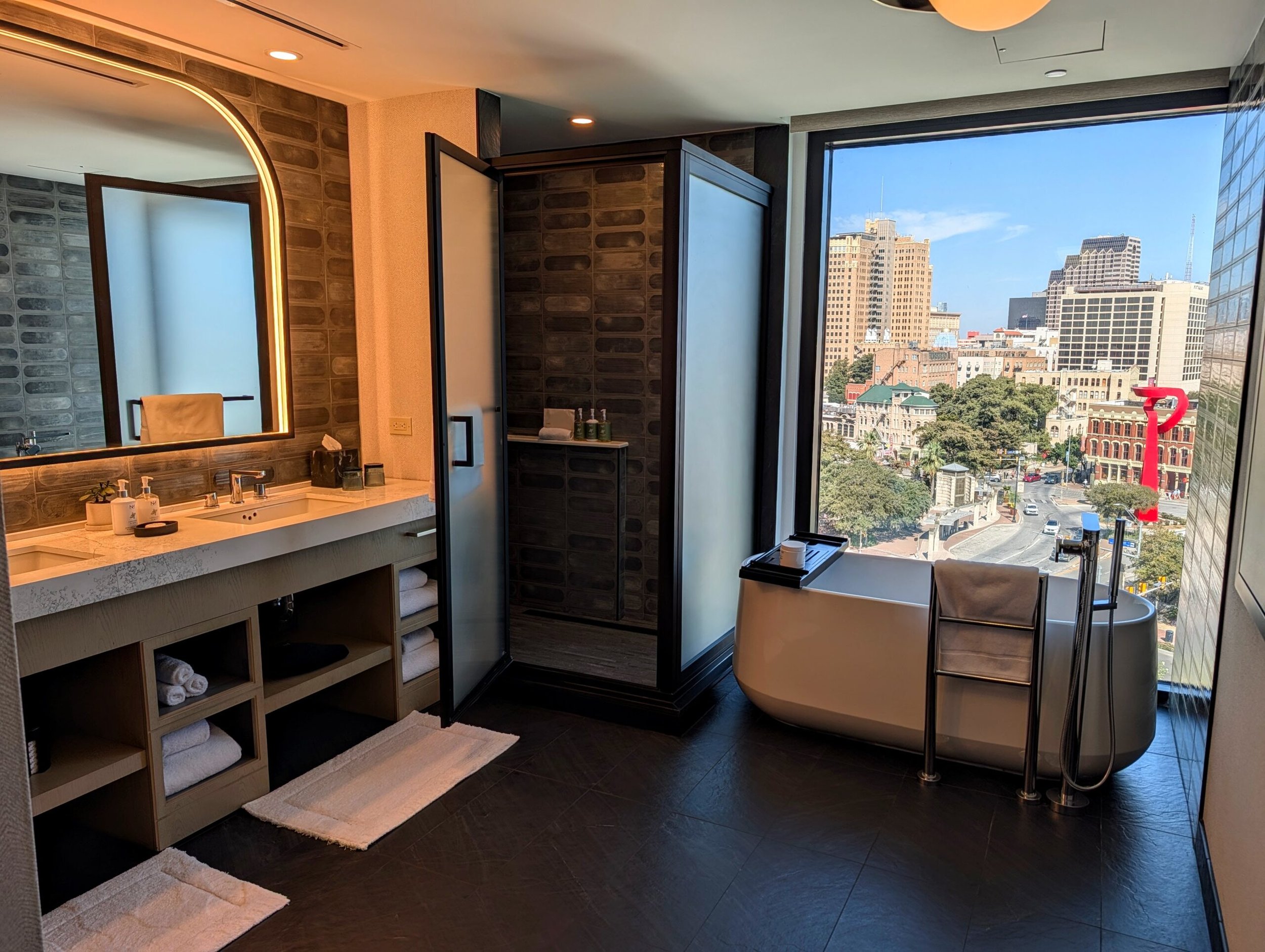 The-monarch-san-antone-suite-bathroom-scaled.jpg
