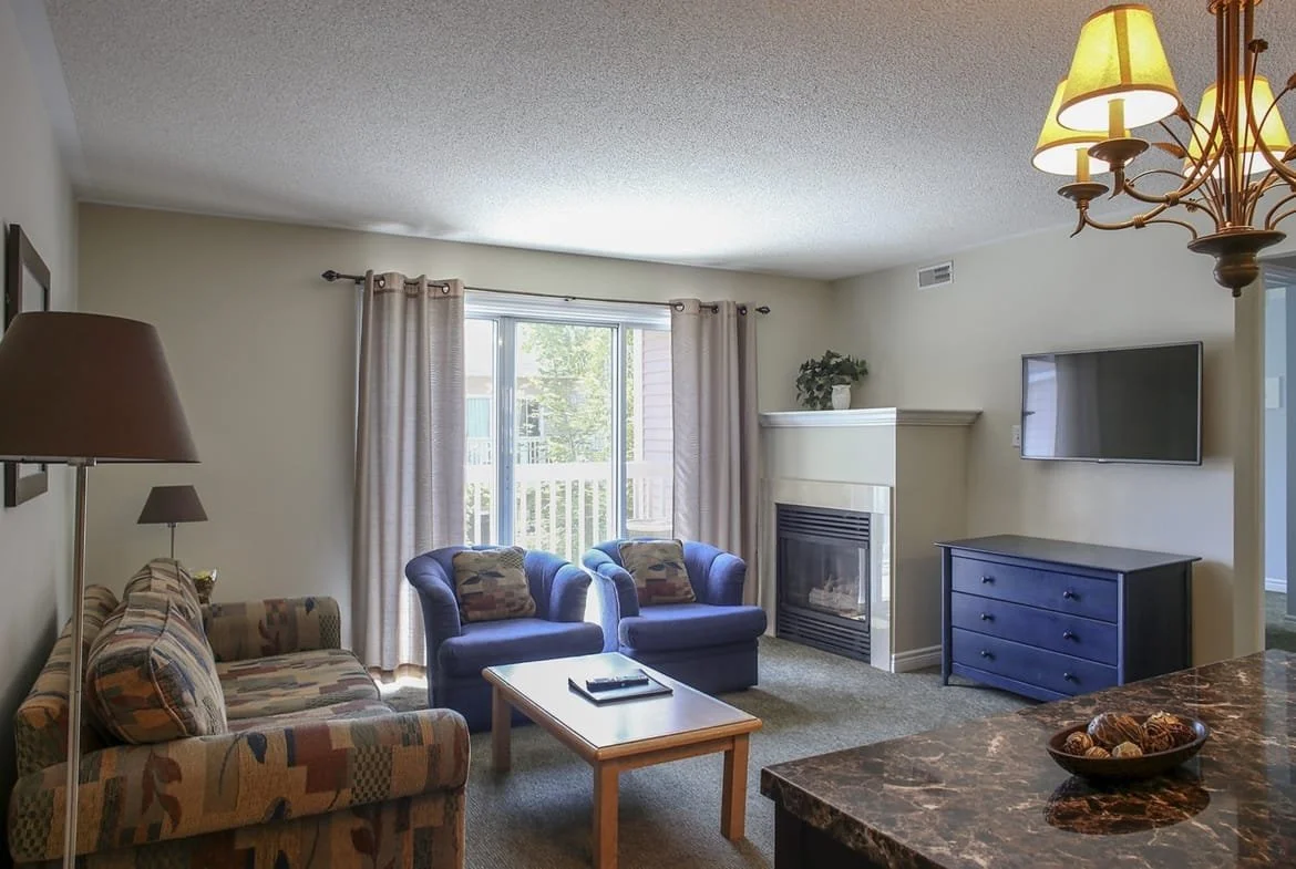 Cranberry-Waterfront-Suites-living-room-1170x785.jpg