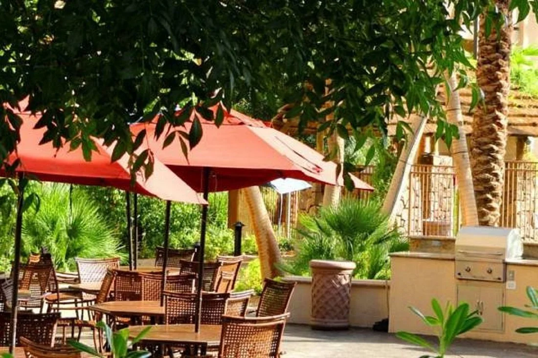 tahitivillage1.jpg