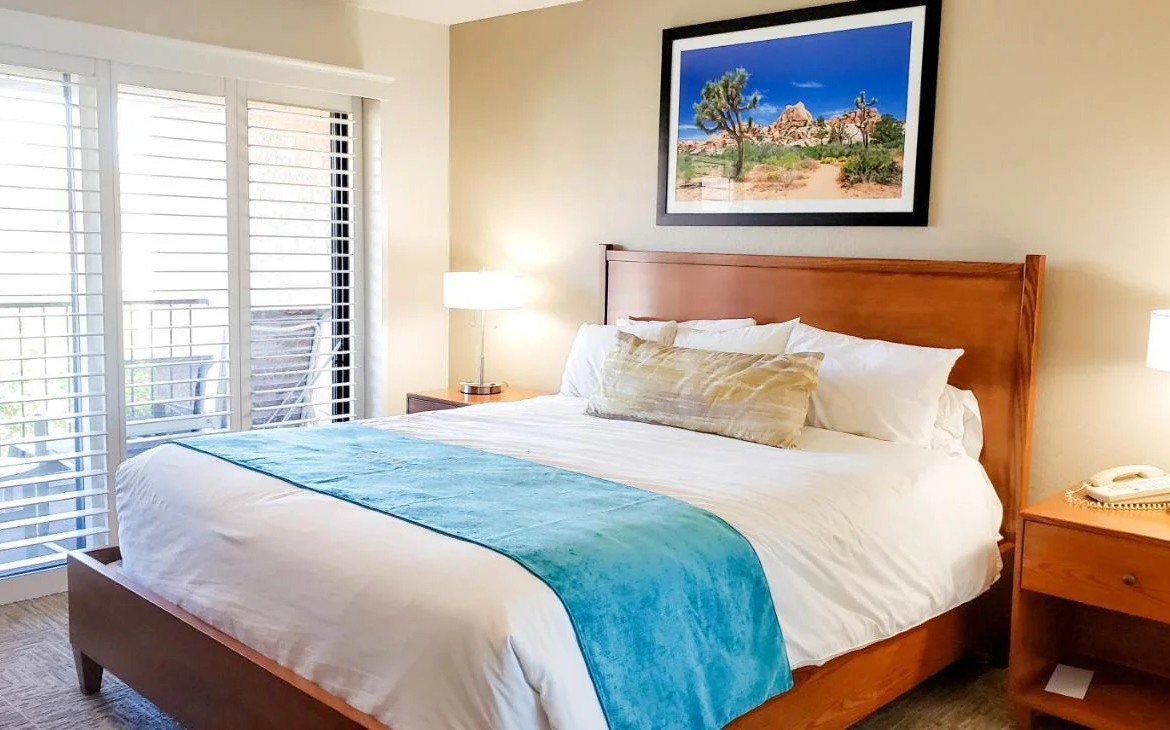 hyatt-vacation-club-at-desert-oasis-bedroom-1170x730.webp